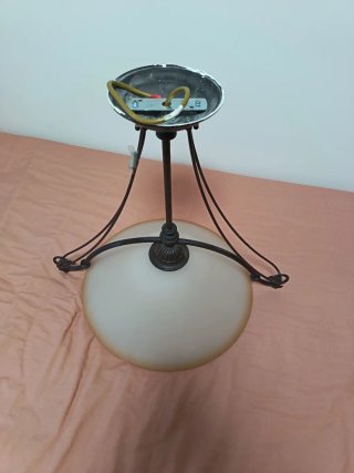 Lámpara colgante de cristal y metal
