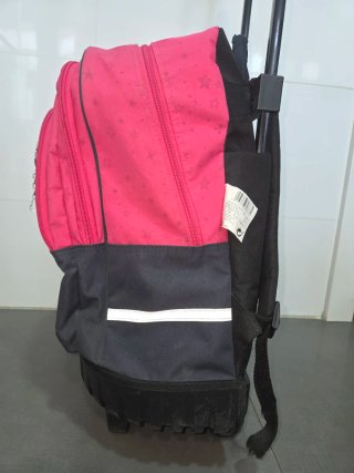 Mochila infantil con ruedas y diseño espacial