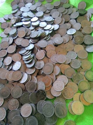 6 kilos de Monedas de 5 pesetas total 1050 unidade