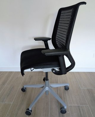 Silla de oficina Steelcase Think Negra