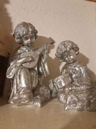 Figuras de ángeles de escayola plateados