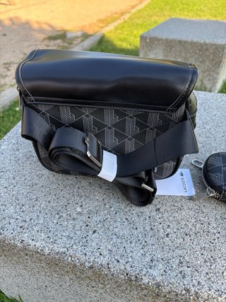Bolso bandolera Lacoste negro y gris