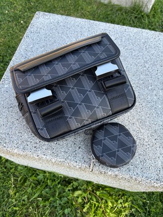 Bolso bandolera Lacoste negro y gris