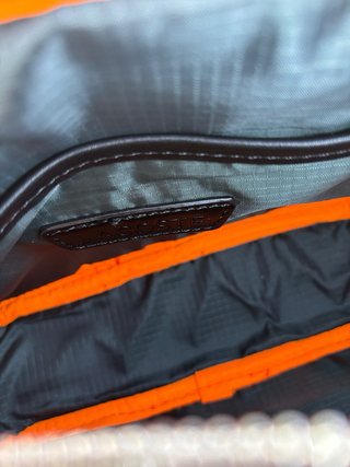 Bolso bandolera Lacoste negro y gris