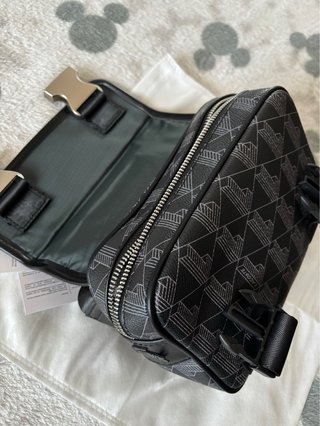 Bolso bandolera Lacoste negro y gris