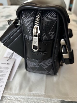 Bolso bandolera Lacoste negro y gris