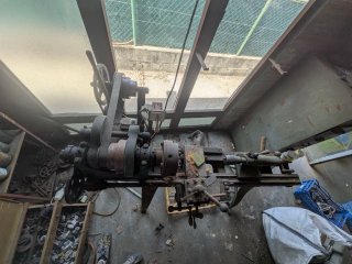 Torno de metal antiguo