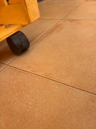 Cajonera de madera con ruedas