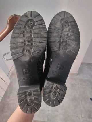 Zapatos negros charol efecto piel cocodrilo