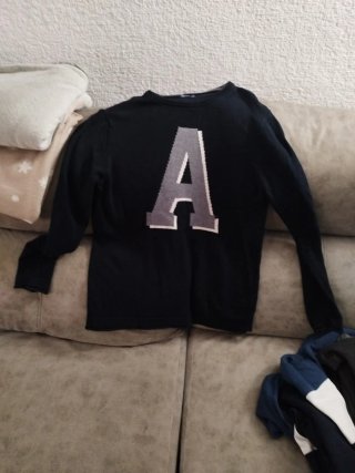 Jersey negro con letra A