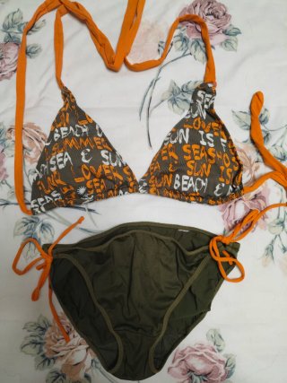 Bikini Triángulo Naranja y Verde Militar