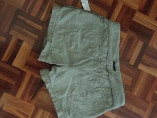Pantalón corto Sisley bombacho verde kaky