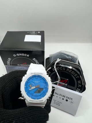Casio G-SHOCK Blanco y Azul
