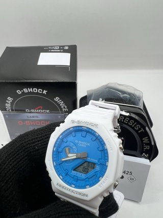 Casio G-SHOCK Blanco y Azul
