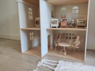 Casa de Muñecas de Madera