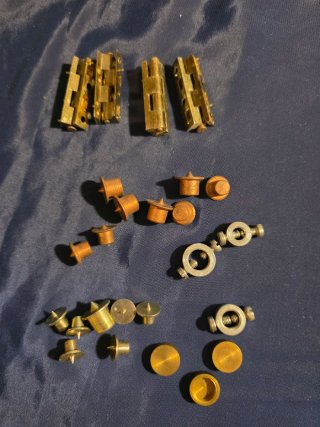Lote 4-  sujetacables, tornillos y sujeta cortinil