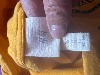 Sudadera con capucha amarilla para hombre