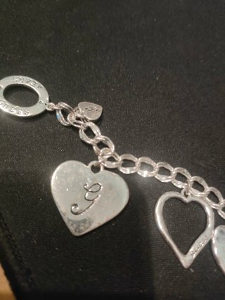 Bracciale Guess con cuori pendenti