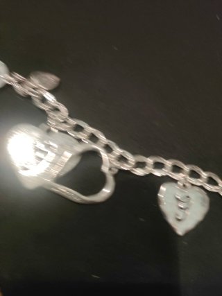 Bracciale Guess con cuori pendenti