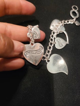 Bracciale Guess con cuori pendenti