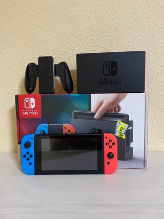 Nintendo Switch Azul y Rojo + Accesorios