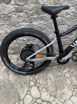 Bicicleta WOOM OFF 4 AIR 20" Frenos Hidráulicos