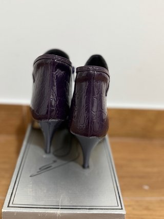 Botines morados efecto piel de cocodrilo