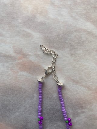 Collana con mirtilli viola e verdi