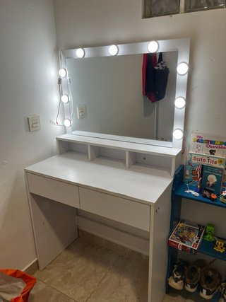 Tocador con Espejo y Luces LED