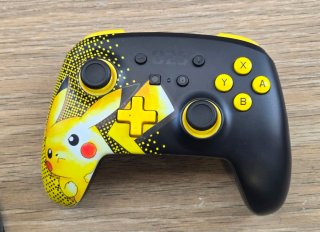 Mando PowerA para Nintendo Switch Pikachu 025