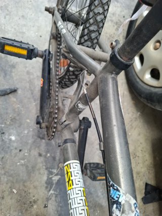 Bicicleta BMX gris
