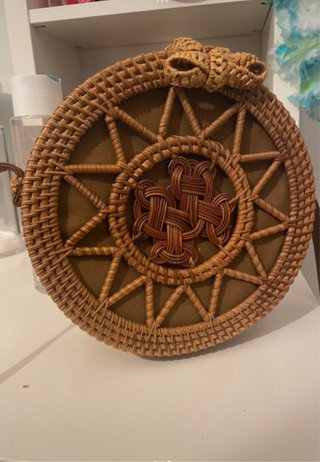 Bolso redondo de mimbre