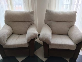 Sofá y 2 sillones beige y marrón