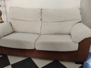 Sofá y 2 sillones beige y marrón