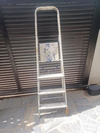 Escalera aluminio 4 peldaños