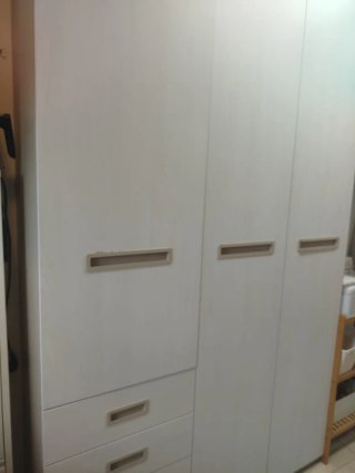 Armario modular beige y blanco