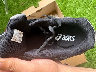 Zapatillas Asics Negras y Grises