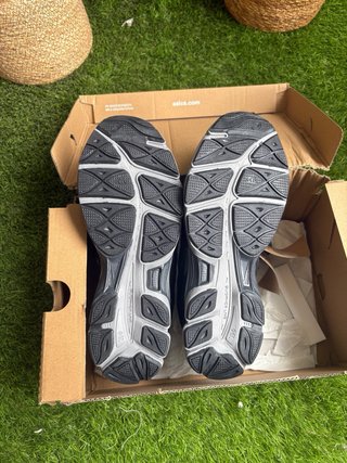 Zapatillas Asics Negras y Grises