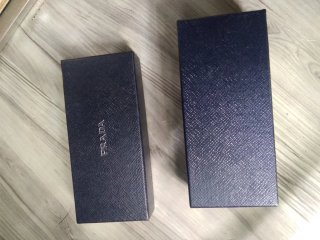Caja gafas Prada negra vacía