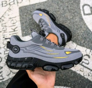 Zapatos de seguridad grises y negros