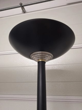 Lámpara de pie negra salón