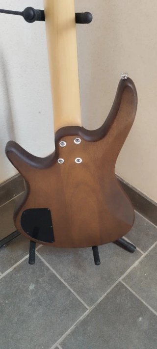 Bajo Eléctrico Ibanez