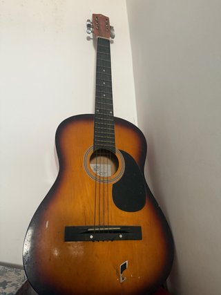 Guitarra Acústica Marrón y Naranja