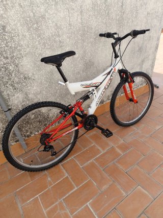 Bicicleta de Montaña Blanca y Roja