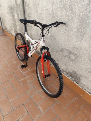 Bicicleta de Montaña Blanca y Roja