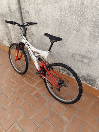 Bicicleta de Montaña Blanca y Roja