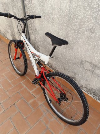 Bicicleta de Montaña Blanca y Roja