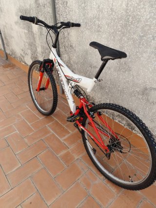 Bicicleta de Montaña Blanca y Roja