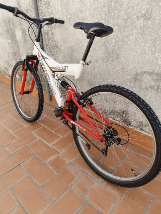Bicicleta de Montaña Blanca y Roja