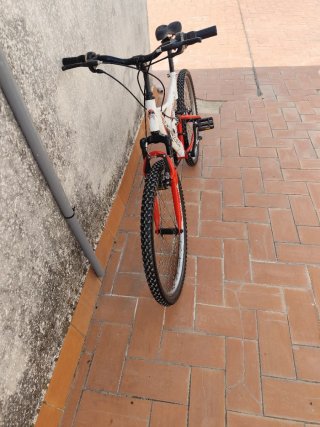 Bicicleta de Montaña Blanca y Roja